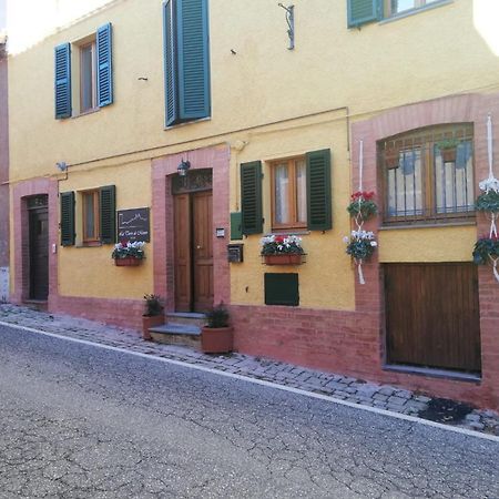 La Torre Di Morro Bed & Breakfast Camerino Bagian luar foto